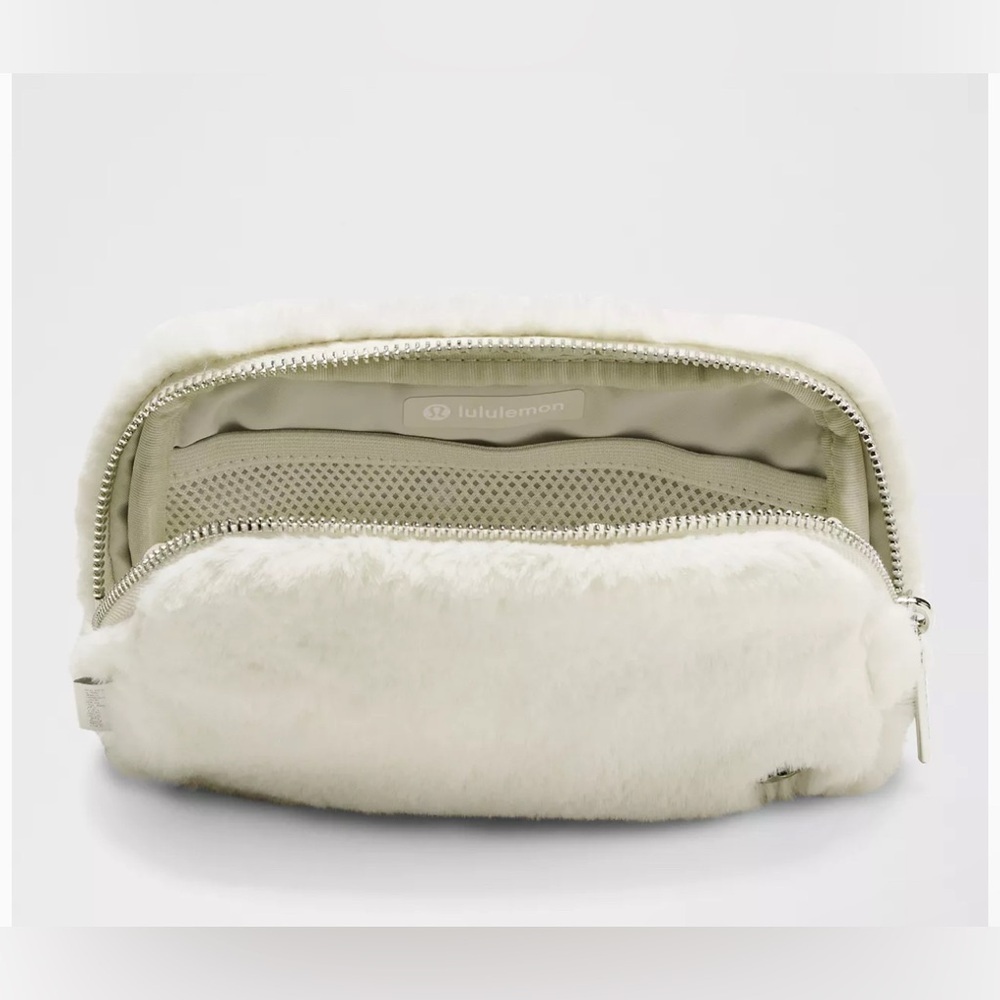 NWT Lululemon Everywhere Belt Bag Plush Fleece -Bone Color - Picture 8 of 11